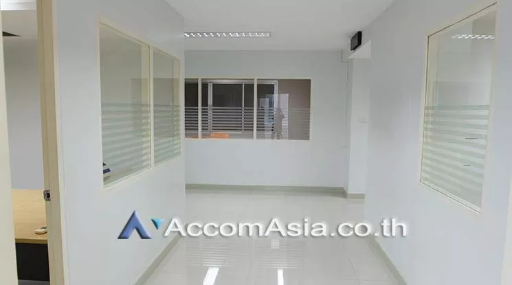 5  Office Space For Rent in Sukhumvit ,Bangkok BTS Ekkamai at Compomax Building AA18919
